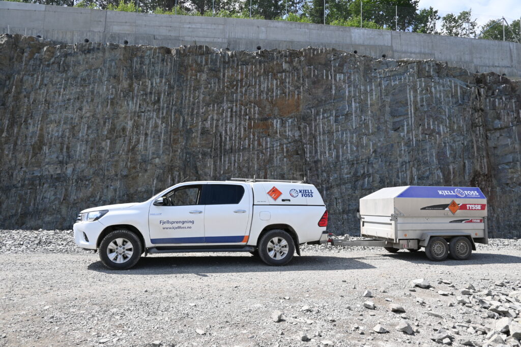 King Top 164 - Kapell eller hardtop til Toyota Hilux. Guide for ADR-transport.