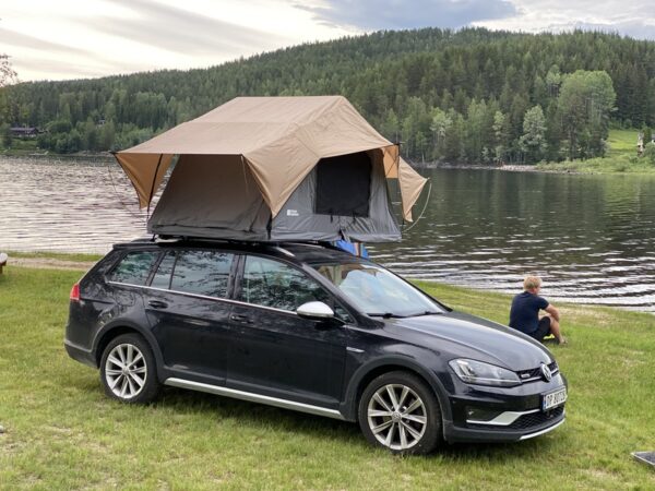 Taktelt til bil. Telt på biltaket. Overlanding med taktelt. Få et enkelt sted å campe på jakt.