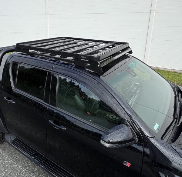 Lazer Linear 42 + Front Runner Rack. Takrack og ledbar Toyota Hilux