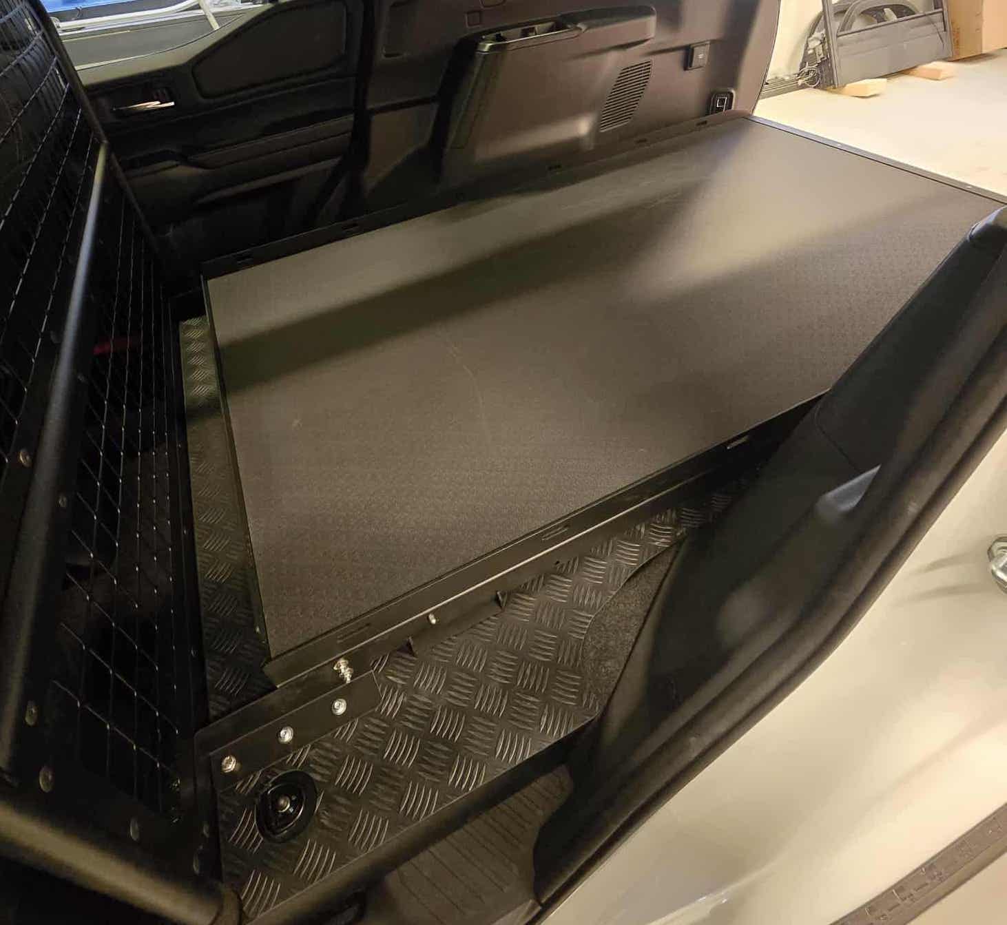 Planslede Toyota Land Cruiser. Innredning Toyota Land Cruiser