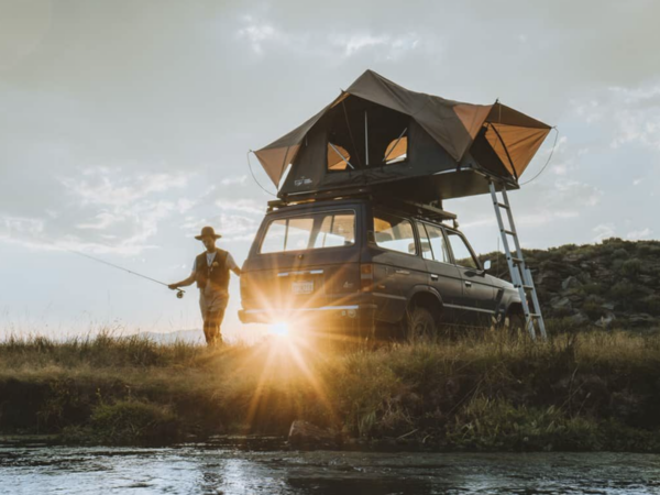 Taktelt til bil. Telt på biltaket. Overlanding med taktelt. Få et enkelt sted å campe på jakt.