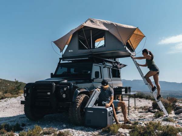 Taktelt til bil. Telt på biltaket. Overlanding med taktelt. Få et enkelt sted å campe på jakt.