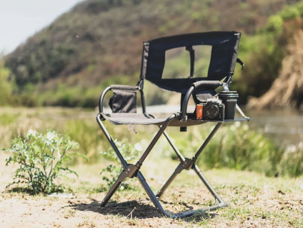 Hendig bord som festes på Expander camping chair fra Front Runner.