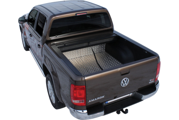 Rulledeksel til VW Amarok. VW Amarok bed cover som er et låsbart rullelokk til Amarok