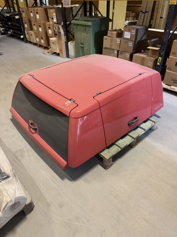 King Top 164, Super red. Hardtop Toyota HIlux