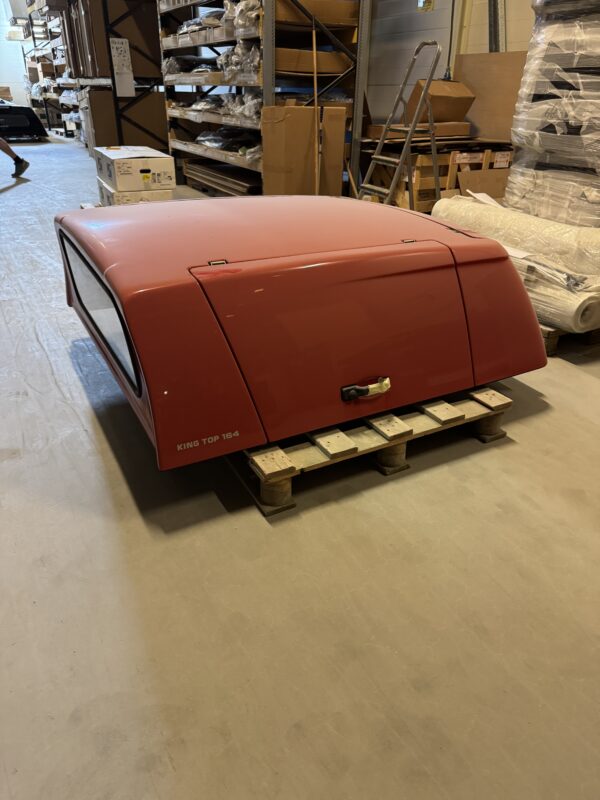 King Top 164, Super red. Hardtop Toyota HIlux