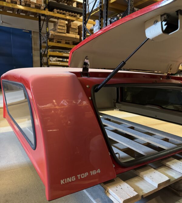King Top 164, Super red. Hardtop Toyota HIlux