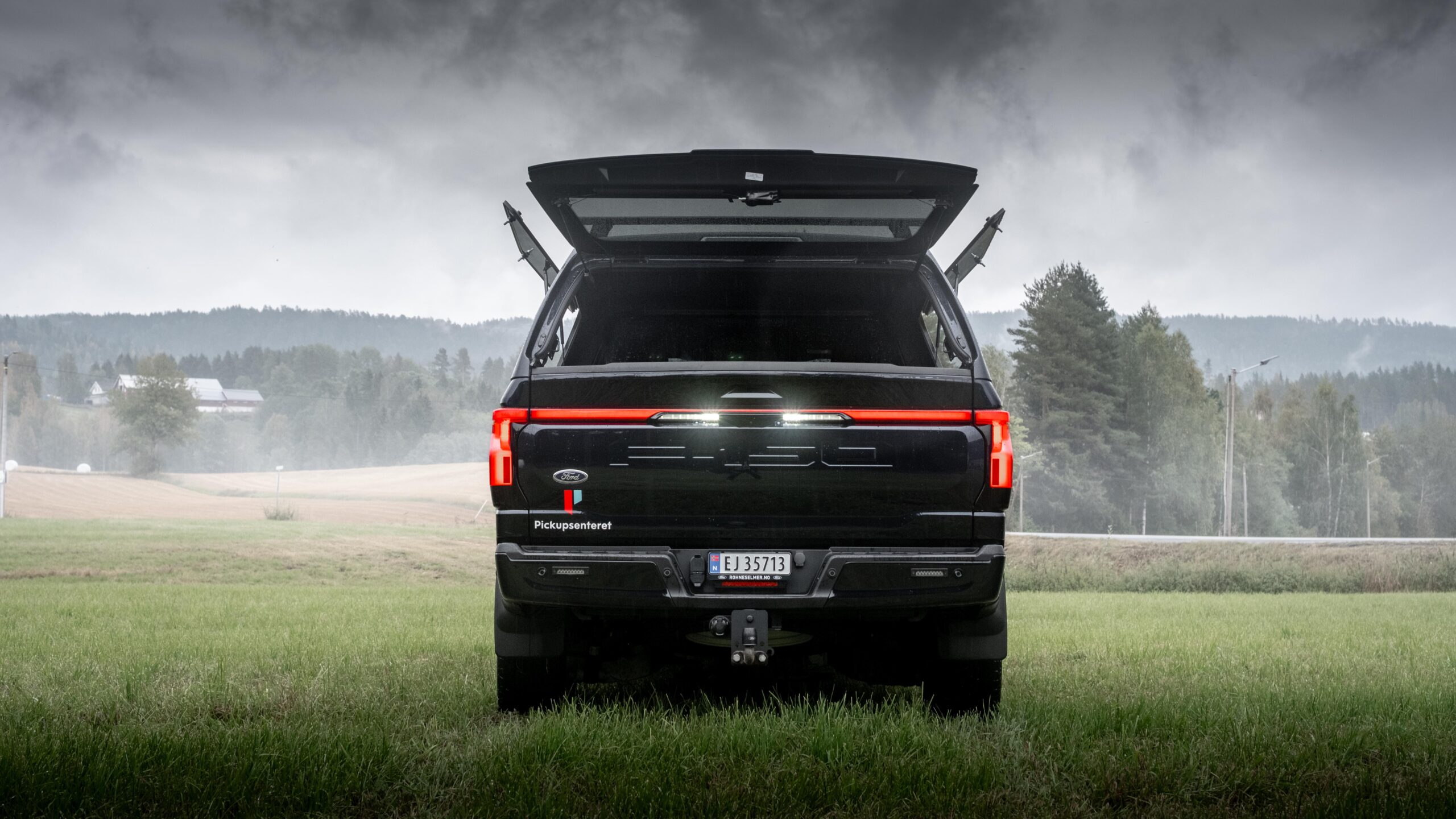 Leer 100XR hardtop på Ford F-150 Lightning