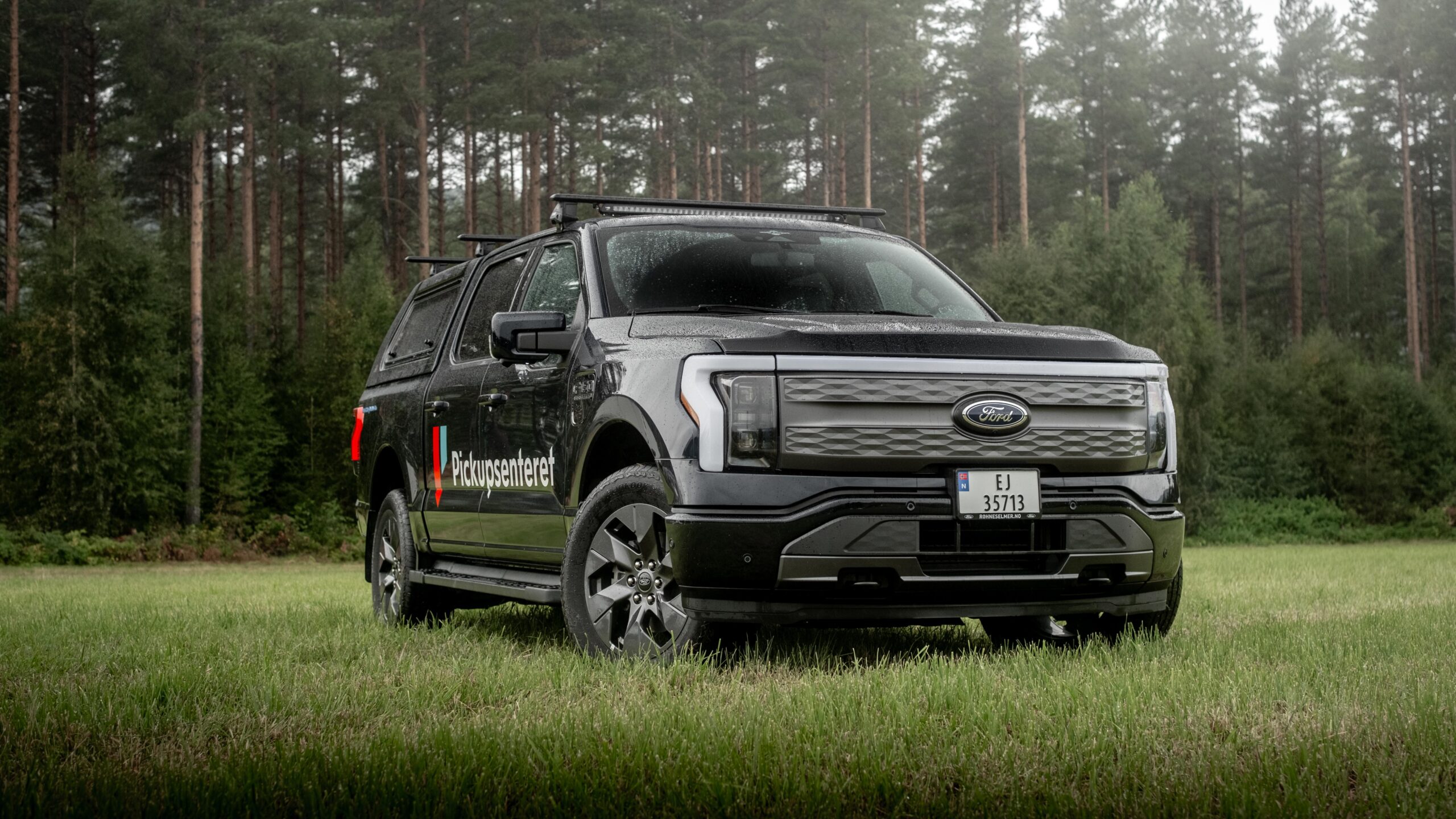 Leer 100XR hardtop på Ford F-150 Lightning